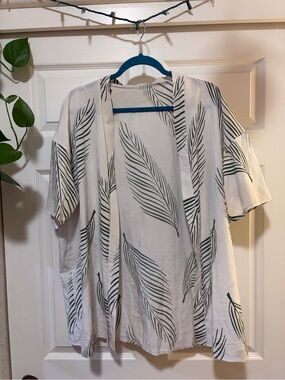 Lightweight Palm-Print Open Front Blouse - White/Green